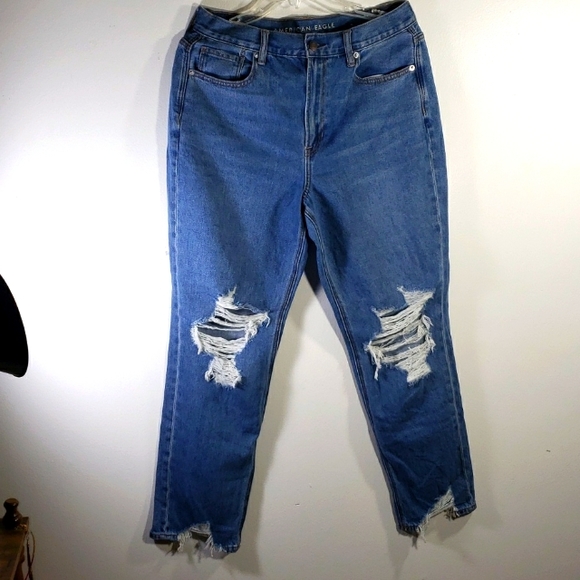 AMERICAN EAGLE HIGH RISE DISTRESSED JEAN'S. - Picture 3 of 9